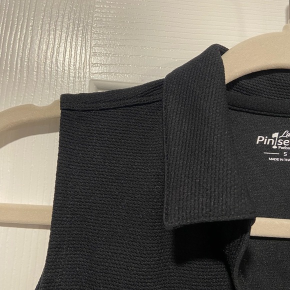 Lady Pinseeker Size S Black Sleeveless Collared V Neck Golf Shirt Activewear - Picture 4 of 10